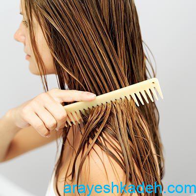 combing-wet-hair-مراقبت موهای خیس باشید